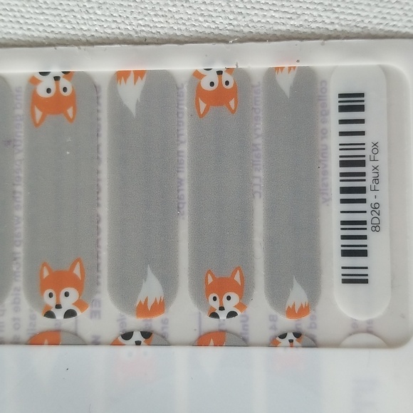 Jamberry Faux Fox Light Grey Vinyl Nail Wraps - Picture 2 of 4